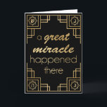Hanukkah Grußkarte Kunst, Dichtung und Musik Feiertagskarte<br><div class="desc">"Hanukkah Gold/Art Deco" Grußkarte mit Umschlag. Personalisieren Sie, indem Sie Text auf der Vorder- und Innenseite der Grußkarte löschen. Wählen Sie Ihren bevorzugten Schriftart Stil, Farbe und Größe. Alle Designelemente können bearbeitet und/oder auf andere Zazzle-Produkte übertragen werden. Danke, dass ihr angehalten und vorbeigekommen seid! Viel geschätzt!!! Happy Hanukka! Größe: Standard...</div>