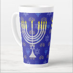 Hanukkah Jewish Menorah Latte Tasse<br><div class="desc">Eine blaue Hanukkah jüdische Menorah Latte Tasse</div>