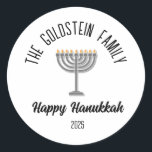 Hanukkah Jüdische Chanuka Personalisiert Familienn Runder Aufkleber<br><div class="desc">Fügen Sie Ihren Hanukkah-Feiern eine festliche Touch mit unserem individuelle Name-Accessoires hinzu! Mit wunderschönen Hanukkah verwandten Gegenständen wie Menorah, Dreidel und Sufganiyote ist dies der perfekte Ort, um Ihre Freunde für die Chanuka zu segnen! Das Highlight? Eine personalisierte Familienname Funktion! Fügen Sie dem Design Ihren Familiennamen hinzu, wie z.B. "The...</div>