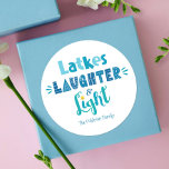 Hanukkah Latkes Laghter Light Modern Typografy Runder Aufkleber<br><div class="desc">"Latkes, lachen & leicht." Spaß, skurrile handgefertigte Typografie in staubblauer, türkisfarbener und aquamariner Farbe auf weißem Hintergrund, hilft Ihnen, in Hanukkah einzutauchen. Genießen Sie die Wärme und Freude der Ferienzeit, wenn Sie diesen atemberaubenden, farbenfrohen, personalisierten individuelle Name Hanukkah Aufkleber verwenden. Ihre Wahl für eine runde oder quadratische Form, in einer...</div>