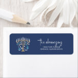 Hanukkah Liebe & Light Floral Menorah Adresse<br><div class="desc">Hanukkah Liebe & Light Floral Menorah Adresse Label. Personalisieren Sie den benutzerdefinierten Text oben. Weitere Koordinationsgegenstände finden Sie in unserer Kollektion "Floral Hanukkah Menorah und Dreidel".</div>