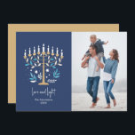 Hanukkah Liebe & Light Floral Menorah Foto Card Feiertagskarte<br><div class="desc">Hanukkah Liebe & Light Floral Menorah Foto Card. Personalisieren Sie den benutzerdefinierten Text oben. Weitere Koordinationsgegenstände finden Sie in unserer Kollektion "Floral Hanukkah Menorah und Dreidel".</div>
