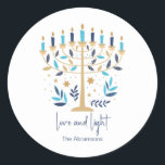 Hanukkah Liebe & Light Floral Menorah Runder Aufkleber<br><div class="desc">Hanukkah Liebe & Light Floral Menorah Aufkleber. Personalisieren Sie den benutzerdefinierten Text oben. Weitere Koordinationsgegenstände finden Sie in unserer Kollektion "Floral Hanukkah Menorah und Dreidel".</div>