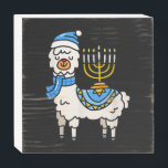 Hanukkah Llama Menorah Chanukah Alpaca Niedliches  Holzkisten Schild<br><div class="desc">Hanukkah Llama Menorah Chanukah Alpaca Niedlich Girls Geschenk Frauen. Llama Geburtstagsgeschenk,  Llamas Animal Lover Geschenk,  Cool Llama Geschenk !!</div>
