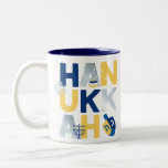 HANUKKAH Menorah Dreidel Coffee Tasse<br><div class="desc">Unsere Hanukkah Gruß Zwei-Töne-TASSE mit einem Dreiklang, Menorah, Gelee Donut und jüdischen Stars von David ist eine schöne, lustige Art, Familie und Freunden ein Happy Hanukkah im Stil zu wünschen. . Personalisieren Sie mit Ihrem persönlichen Gruß auf der Rückseite, um es wirklich eine Art zu machen. Anfragen: Nachricht oder E-Mail...</div>