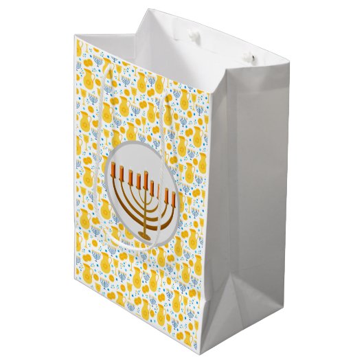 Hanukkah Menorah in Gelb Mittlere Geschenktüte (Vorderseite Schrägansicht)