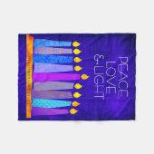 Hanukkah Menorah Kerzen auf blau, Peace Liebe Ligh Fleecedecke (Vorderseite (Horizontal))