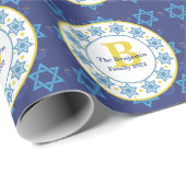 Hanukkah nahtlos blaues Muster Familienmonogramm Geschenkpapier (Rolleneckpunkt)