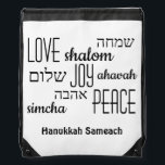 Hanukkah Sameach Sportbeutel<br><div class="desc">Stilvolle HANUKKAH SAMEACH Drawstring Bag mit LIEBE JOY PEACE inklusive hebräischer Übersetzungen in schwarzer Typografie vor WEISSEM Hintergrund. Text ist KUNDENBAR,  falls Sie irgendetwas ändern möchten. HAPPY HANUKKAH ist ebenfalls anpassbar,  sodass Sie durch einen Namen oder Initialen ersetzen können. Teil der HANUKKAH Kollektion. Matching-Elemente sind verfügbar.</div>