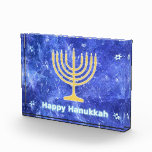 Hanukkah Snowstorm Menorah Fotoblock<br><div class="desc">Eine leuchtende goldene Hanukkah menorah und Text lesen "Happy Hanukkah" in leuchtend blau und weiß überlagert auf einem blauen und weißen Fraktal Bild erinnert an Schneeflocken in einem Sturm. Chag Sameach!</div>