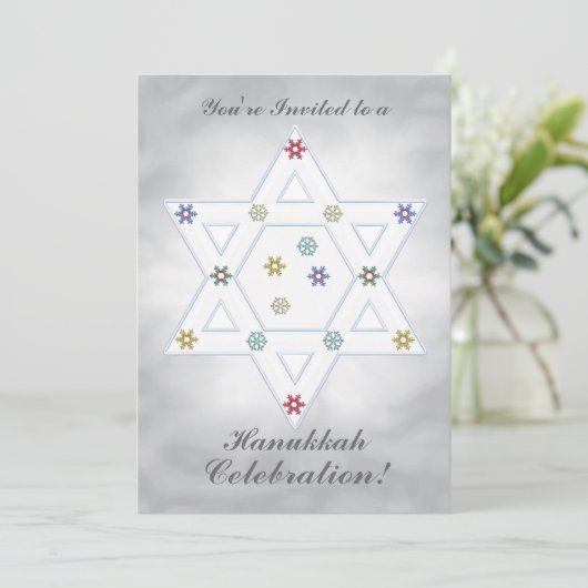 Hanukkah Stern und Schneeflocken Feier Silber Einladung (Stehend Vorderseite)