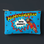 Hanukkah Super Judah Dreidel Zubehörtasche<br><div class="desc">Hanukka mit Super Judah Maccabee, Dreidel Game Pouch. Alle Designelemente können bearbeitet werden. Ändern Sie bearbeitbaren Text mit Stil, Farbe und Größe Ihres bevorzugten Schriftartes. Füllen Sie den Beutel mit dreidimensionalen und spielen Sie Leckereien. Spiel an!! Happy Hanukka! Beutel Typ: Druck schneiden Nähen Kleines Zubehör Pouch Unsere Beutel sind in...</div>