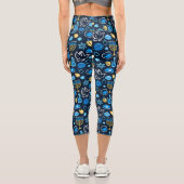 Hanukkah Symbole Blaues Muster Capri Leggings (Rückseite)
