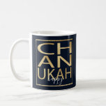 Hanukkah Tasse "Chanukah Happy Gold"<br><div class="desc">Klassische Tasse für Hanukkah. "Chanukah Happy Gold" Chanukah Tasse. Goldbuchstaben und Goldrechteck können in der Größe und in der Größe verschoben werden. Die Hintergrundfarbe, dunkelblau, kann ausgetauscht werden. Personalisieren Sie die Tasse, indem Sie den Text löschen und Ihre eigenen Nachrichten ersetzen. Wählen Sie Ihren bevorzugten Schriftart Stil, Farbe und Größe....</div>