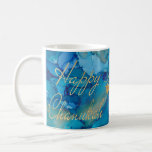 Hanukkah Tasse Farbige Golden/Blues Design<br><div class="desc">Farbenfrohe Hanukkah Tasse. "Colorful, Gold/Blues Design" Chanukah Tasse. Personalisieren Sie durch Löschen von Text, "Lieber Bubbie, Wir Liebe Sie! Dana, Sarah und Daniel" und fügen Sie Ihre eigene Nachricht hinzu. Verwenden Sie Ihren bevorzugten Schriftart Stil, Farbe und Größe. Design-Element, "Happy Chanukah" kann verschoben, verändert und gelöscht werden. Gestaltungselement von 3...</div>