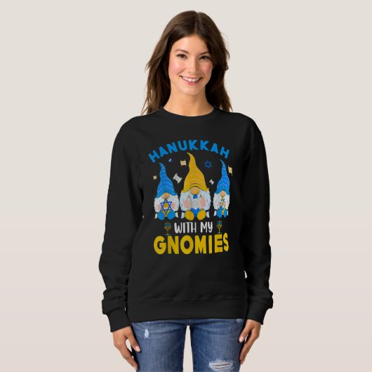 Hanukkah With My Gnomies Three Gnomes With Hanukka Sweatshirt (Vorne ganz)