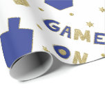 Hanukkah Wrapping Paper Chanukah GAMM ON Geschenkpapier<br><div class="desc">Hanukkah "Chanukah GAME ON"Wählen Sie aus 4 Stilen und 5 Größen Packpapier. Genießen Sie und danken Sie für Ihr Kommen und Shopping. Ihr Geschäft ist sehr geschätzt. Happy Hanukkah! Vielleicht gefällt Ihnen auch mein passender Geschenktag, GAME ON.Medium: Matte Wrapping PaperVergewissern Sie sich, dass jedes Geschenk, das Sie geben, eine Schicht...</div>