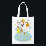Hanukkah Zeevie Celebrates Lebensmitteltasche Wiederverwendbare Einkaufstasche<br><div class="desc">Hanukkah Zeevie Celebrates, weiße, zweiseitige Tasche. Alle Designelemente können bearbeitet werden. Alle bearbeitbaren Texte können gelöscht und durch eine eigene Nachricht ersetzt werden. Verwenden Sie Ihre Lieblingsfarbe, Schriftart und Stil. Happy Hanukkah/Chanukah! Stil: Wiederverwendbare Beutel Grün gehen und retten den Planeten mit unserer wiederverwendbaren Lebensmitteltasche! Diese Tasche ist aus einem leichten...</div>