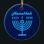 Hanukkiah Happy Hanukkah Jewish Holiday Menorah Keramik Ornament<br><div class="desc">Hanukkiah-Symbol. Happy Hanukkah Party Jüdischer Urlaub Blue Menorah. Jüdisches Holiday Chanukkah Dekoration mit traditionellem Chanuka Dekorationssymbol - Navy Blue Farbe hanukkiah menorah, Kerzenhalter mit Kerzen, Stern von David und neon blaue Lichter Illustration. Hanukkah Festival der Lichter Event Dekoration. Jerusalem, Israel. Zuhause > Zuhause Décor > Weihnachtsdekoration > Judaika Ornamente Modernes...</div>