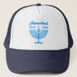 Hanukkiah Happy Hanukkah Jewish Holiday Menorah Truckerkappe<br><div class="desc">Hanukkiah-Symbol. Happy Hanukkah Party Jüdischer Urlaub Blue Menorah. Jüdisches Holiday Chanukkah Dekoration mit traditionellem Chanuka Dekorationssymbol - Navy Blue Farbe hanukkiah menorah, Kerzenhalter mit Kerzen, Stern von David und neon blaue Lichter Illustration. Hanukkah Festival der Lichter Event Dekoration. Jerusalem, Israel. Zubehör > Hats & Haarzubehör > Hats & Kappen >...</div>