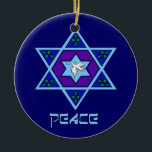Hanukkka Friedenskunst Keramik Ornament<br><div class="desc">Blues aller Schattierungen,  Lila und Lavendel in einer Blume mit einem geknoteten sechsseitigen Stern in der Mitte ist ein großartiger Weg Hanukka zu feiern und gleichzeitig Ihre Individualität zum Ausdruck zu bringen.</div>