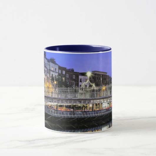 Ha'penny Bridge, Dublin, Irland landschaftliches F Tasse (Zentrum)