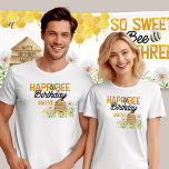 Happ-Bee Birthday Bee Pun Bumblebee und Biene T-Shirt<br><div class="desc">Geburtstags T - Shirt mit personalisiertem Bienenpun. Die Aufnahme liest "happ-bee Geburtstag [name]" und ist mit Hummeln, Bienenstock und Wildblumen dekoriert. Ideal für Eltern, die bei ihrer kleinen Geburtstagsfeier zu ihrem Thema werden! Um Einladungen und Party-Dekor zu koordinieren, schauen Sie bitte in meiner So Sweet to Bee Three Bee Birthday...</div>