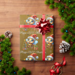 Happ-BEE Christmas Happy Bees Tree Gift Geschenkpapier<br><div class="desc">Lassen Sie Ihre Geschenke in diesem speziell dafür erstellten Verpackungspapier von kleinen Bienen in Weihnachtsmannmützen mit der Meldung "Happ-BEE Christmas" zerlegen</div>