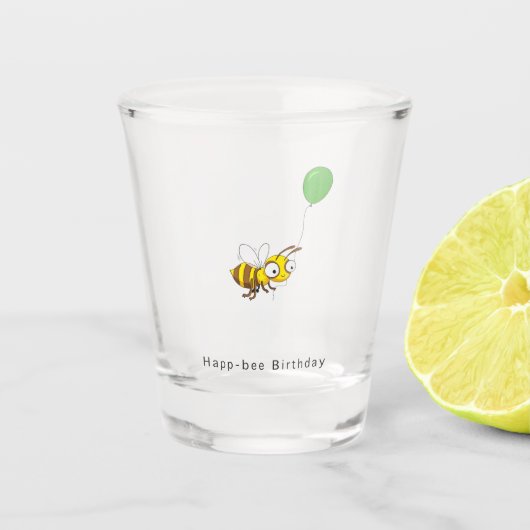 Happ-bee Geburtstag. Geburtstagsgeschenk Schnapsglas (Vorderseite)