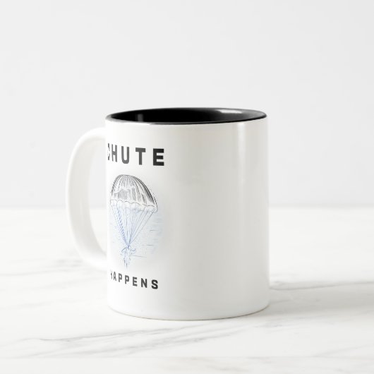 Happens - ein Fallschirmdesign Zweifarbige Tasse (Vorderseite Links)