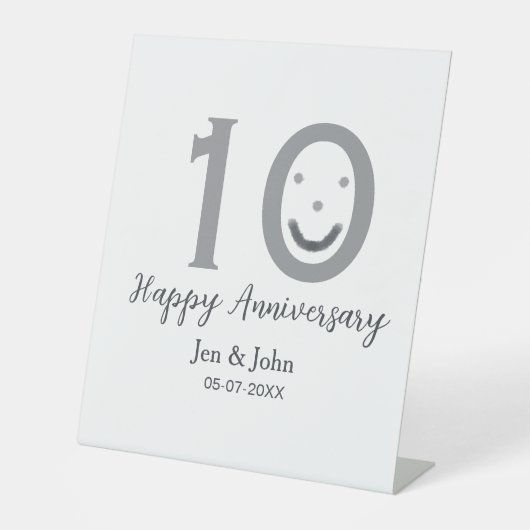 Happy 10. Jubiläum Datum grau kühn emoji Sockelschild (Vorderseite)
