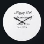 Happy 10. Jubiläum einfache minimale Hochzeitsbeze Große Wanduhr<br><div class="desc">Gestaltung</div>