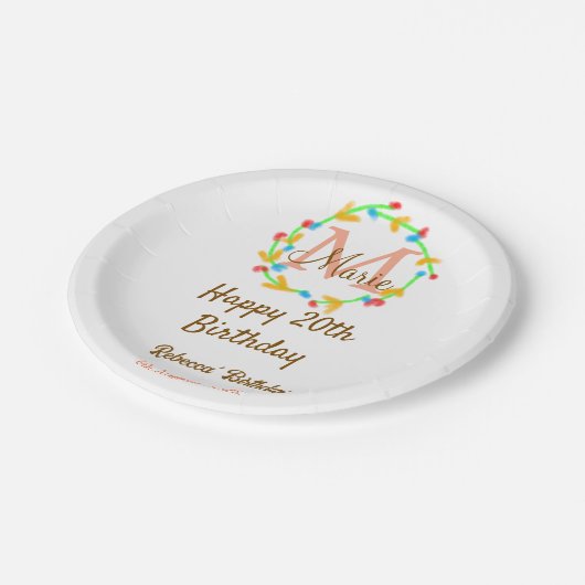 Happy 20th Birthday red add name monogram wreath Pappteller (Schrägansicht)