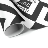 Happy 30. Geburtstag Schwarz-weißes geometrisches Geschenkpapier (Rolleneckpunkt)