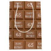 Happy 65. Geburtstag Schokolade Candy Bar Mittlere Geschenktüte (Vorderseite)