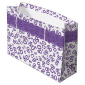 Happy 80. Geburtstag Zahlenmuster Lila/weiß Große Geschenktüte (Rückseite Schrägansicht)