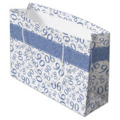 Happy 90. Random Number Pattern Blau/Weiß Große Geschenktüte (Rückseite Schrägansicht)