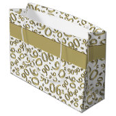 Happy 90. Random Number Pattern Gold/Weiß Große Geschenktüte (Rückseite Schrägansicht)