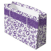 Happy 90. Random Number Pattern Lila/weiß Große Geschenktüte (Rückseite Schrägansicht)