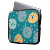 Happy Alien Faces Aquamarin Laptopschutzhülle (Vorderseite Links)