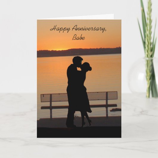 Happy Anniversary Babe, Couple Kissing Sunset Karte (Vorderseite)