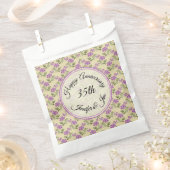 Happy Anniversary Lila Violetten auf blassgelb Geschenktütchen (Ausgeschnitten)