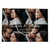 Happy anniversary photo collage name date simple w große geschenktüte (Rückseite)