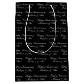 Happy Anniversary Script with Name Black Silver Mittlere Geschenktüte (Vorderseite)