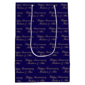 Happy Anniversary Script with Name Blue Gold Mittlere Geschenktüte (Rückseite)
