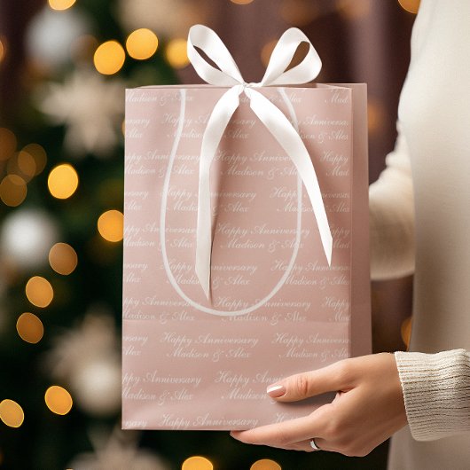 Happy Anniversary Script with Name Dusty Rose Mittlere Geschenktüte