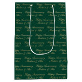 Happy Anniversary Script with Name Green Gold Mittlere Geschenktüte (Rückseite)