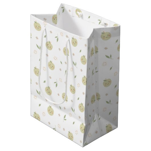 Happy Apples Muster - Geschenktasche Mittlere Geschenktüte (Vorderseite Schrägansicht)