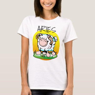 Happy Aries Ram Cartoon auf Gras T-Shirt