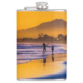 Happy Beach Dancer bei Sunset Flachmann (Vorderseite)